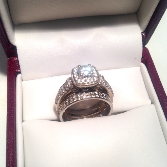 • the three-band engagement ring - Picture 2 of 7